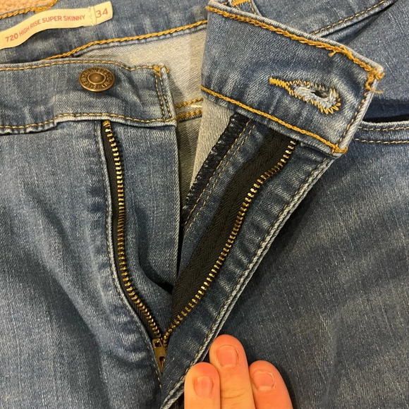 Levi’s 720 High Rise Super Skinny Jeans - Picture 5 of 8